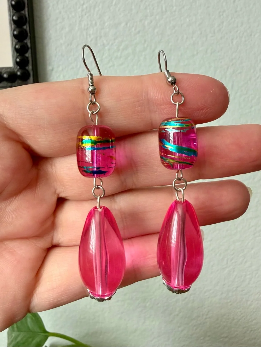 Vintage 80s Hot Pink Art Glass Lucite Drop Dangle Fish Hook Earrings Silvertone